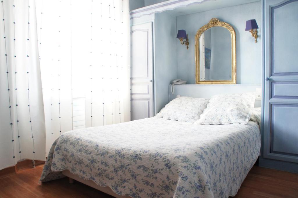 Auberge Bourrelly Cabries Room photo